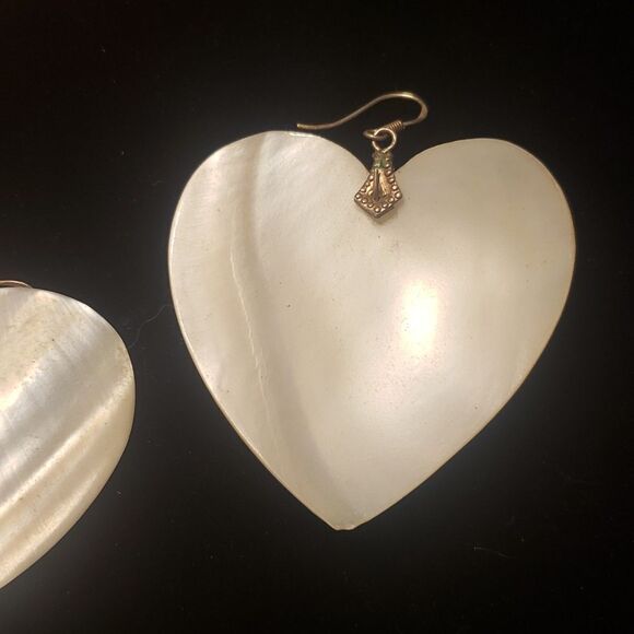 Pearlescent Shell Heart Earrings - Picture 4 of 6